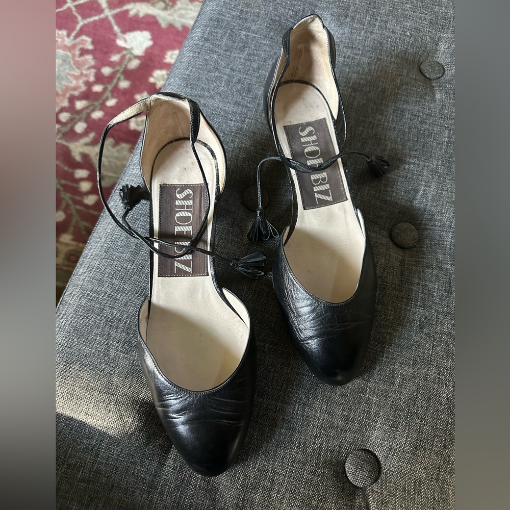 Black tie front shoes size 6.5